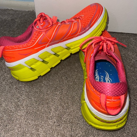 Hokas - Picture 7 of 8